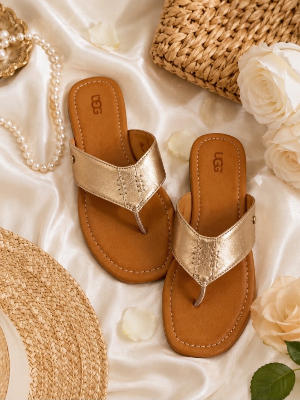 NIB UGG Women’s Carey Gold Metallic Leather Flip Sandals Size 6.5